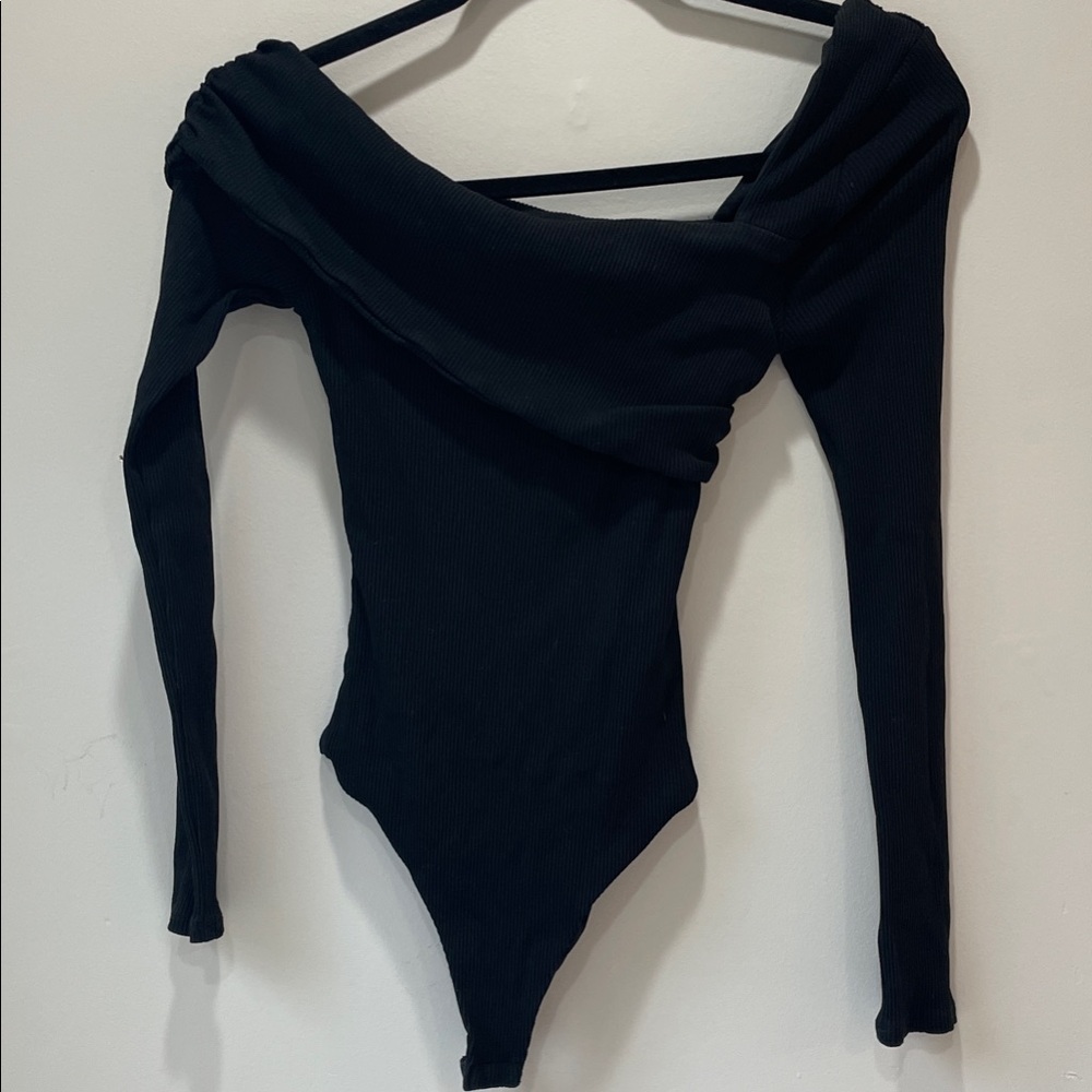 Lovers + Friends Black Off-Shoulder Ribbed Long-Sleeve Bodysuit